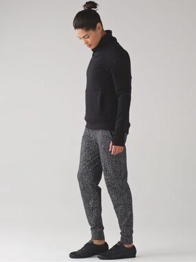 Lululemon Ready to Rulu Pant- size 4